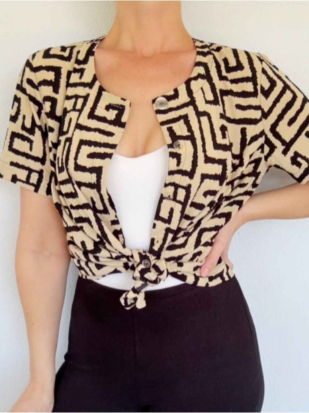 Vintage Kathy Che black and tan abstract tribal short sleeve blouse size 10
